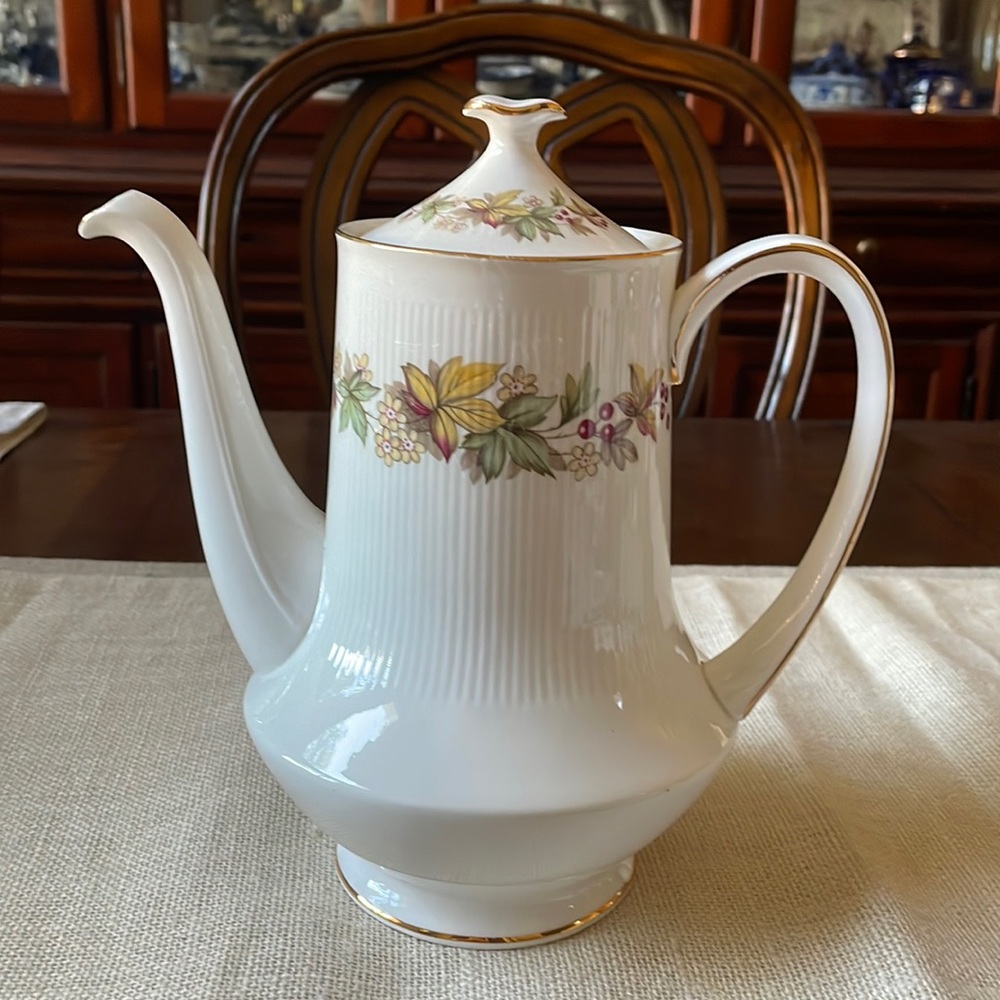 Royal Standard Fine Bone China Lyndale England Tea Coffee Pot